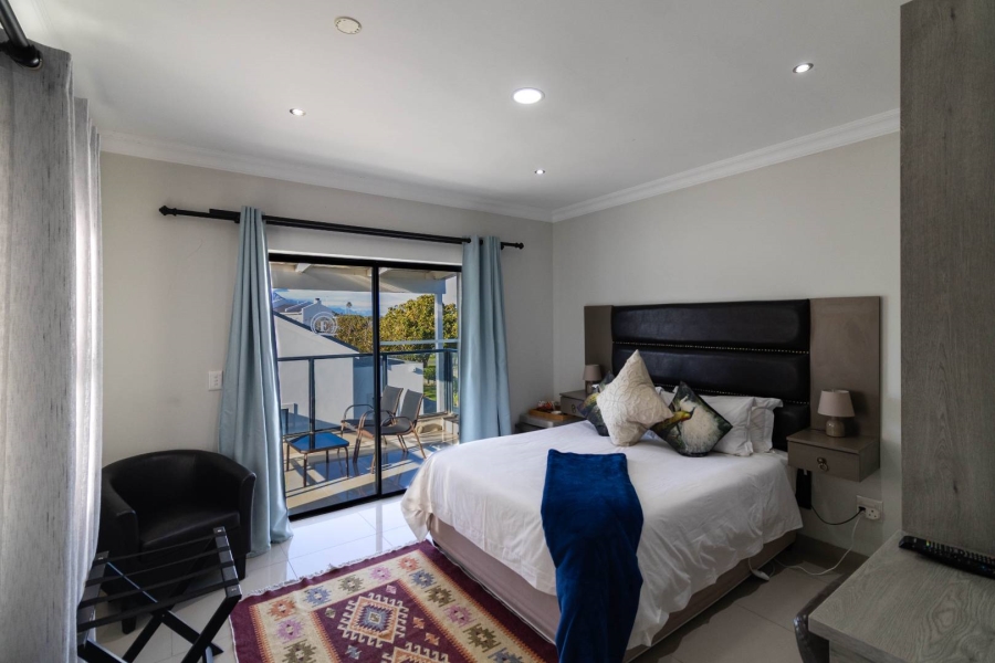 7 Bedroom Property for Sale in Sandbaai Western Cape